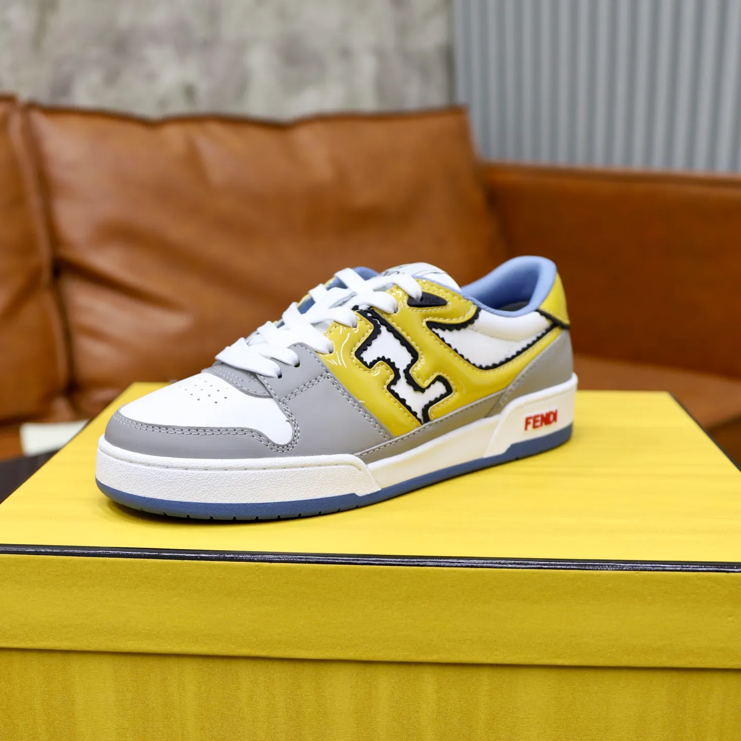 Ex-factory price: 640🔥Couple model (top original order) Brand: FENDI Size: 35-44 (customized for men 38 and 45) Grade: original order quality High version Material: Imported original cowhide stitching ➕ High-quality and comfortable lining Original TPU lightweight anti-slip outsole Style category: Travel fashion casual shoes Versatile trend